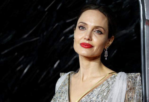 Angelina Jolie s'inscrit sur Instagram pour partager la lettre d'une jeune afghane (Angelina Jolie lors de la 1ère britannique de 'Maléfique: le pouvoir du mal' en octobre 2019 par REUTERS/Peter Nicholls)