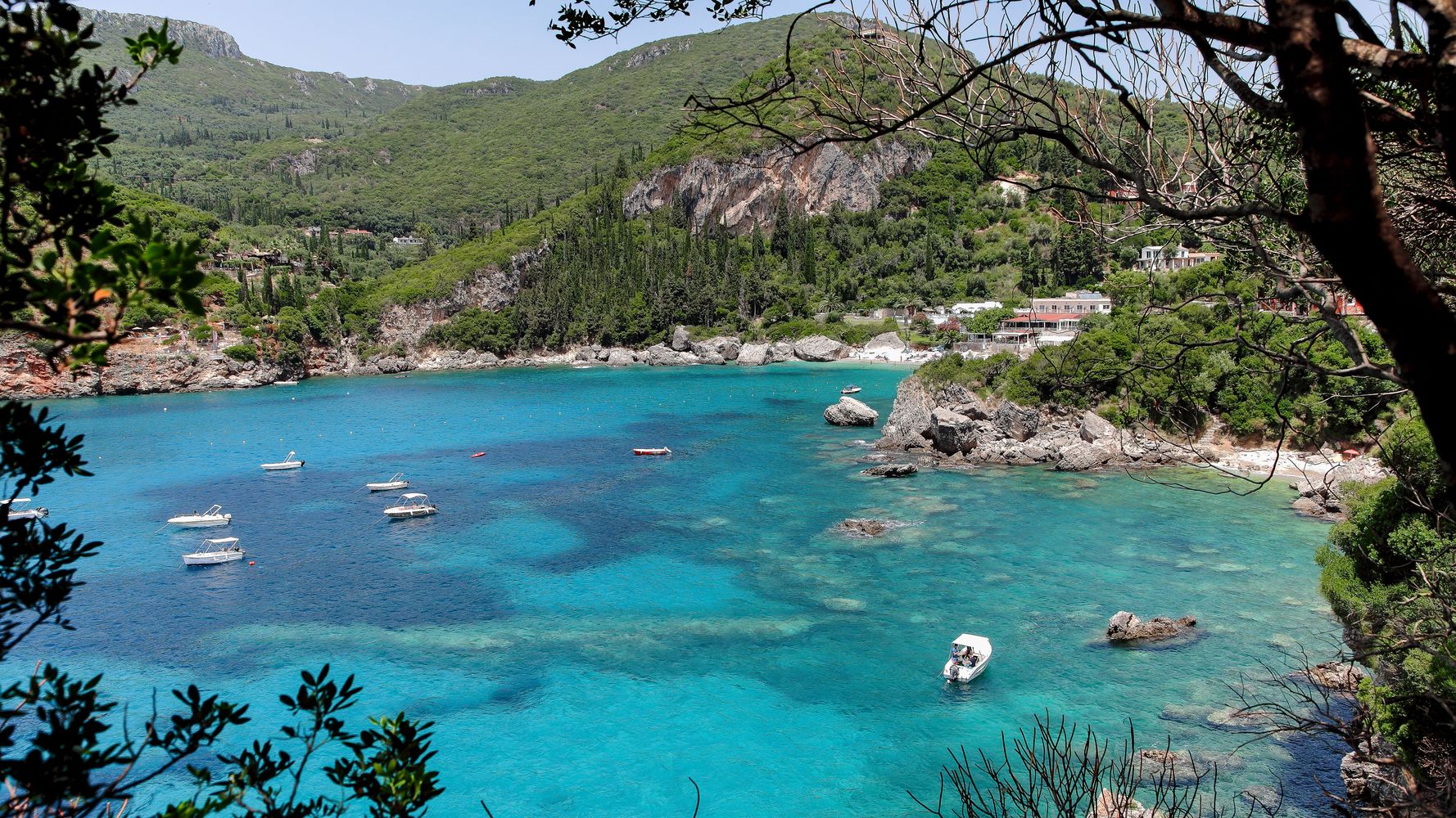 Κέρκυρα: Παραλία Ροβινιά, μία υδάτινη «γωνιά του παραδείσου» | HuffPost Greece LIFE