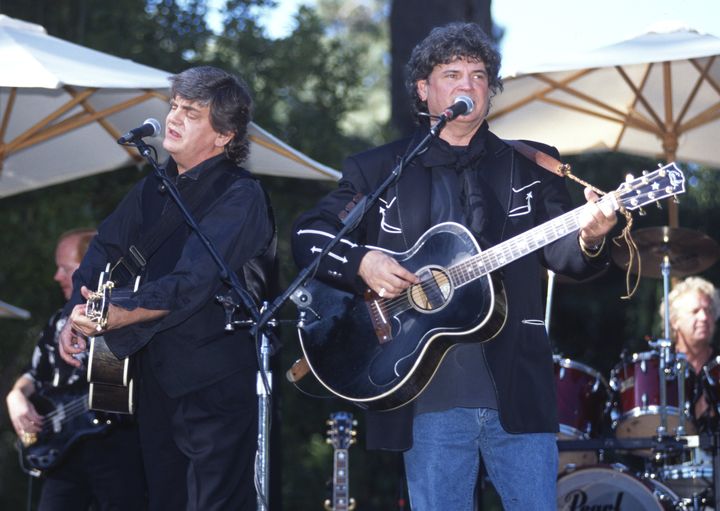 Phil Everly, left, and Don Everly of the Everly Brothers perform at Villa Montalvo on July 30, 1995 in Saratoga, California. (Photo by Tim Mosenfelder/Getty Images)