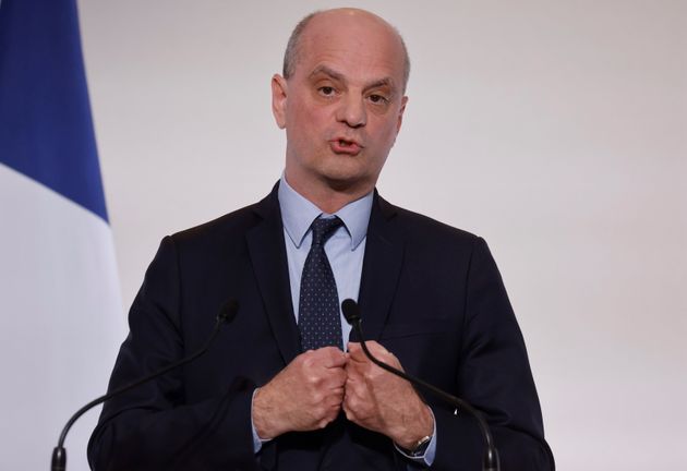 Blanquer dévoile le protocole de la rentrée à la presse et horripile les syndicats (Photo prétexte prise en avril 2021 par Ludovic Marin/Pool via Reuters)