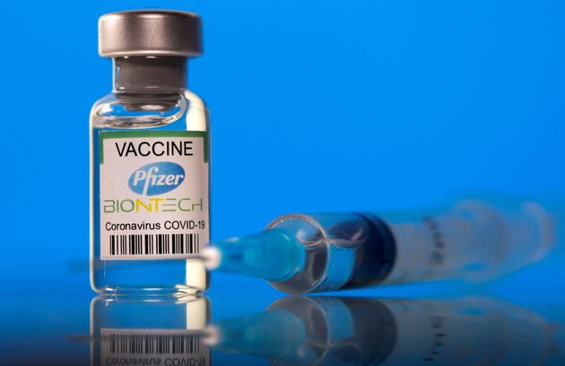 Le vaccin contre le covid-19 de Pfizer-BioNTech est désormais pleinement autorisé aux États-Unis par...