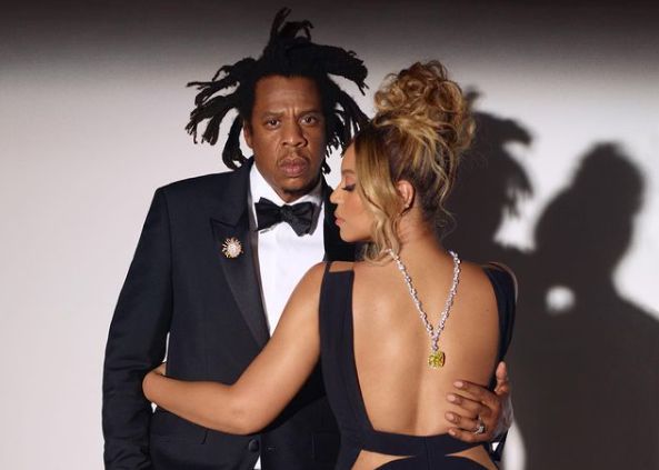 Η Μπιγιονσέ με τον σύζυγο της Jay-Z. Από την καμπάνια «About Love» του οίκου Tiffany. 