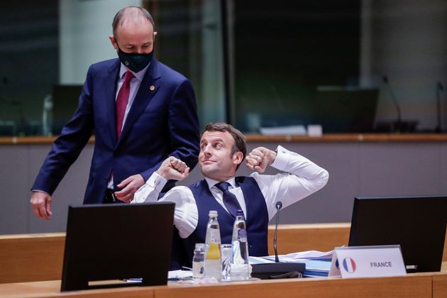 Photo d'illustration d'Emmanuel Macron et le Premier ministre irlandais Micheal Martin, lors d'un sommet européen sur le coronavirus le 11 décembre 2020 à Bruxelles. Olivier Hoslet/Pool via REUTERS