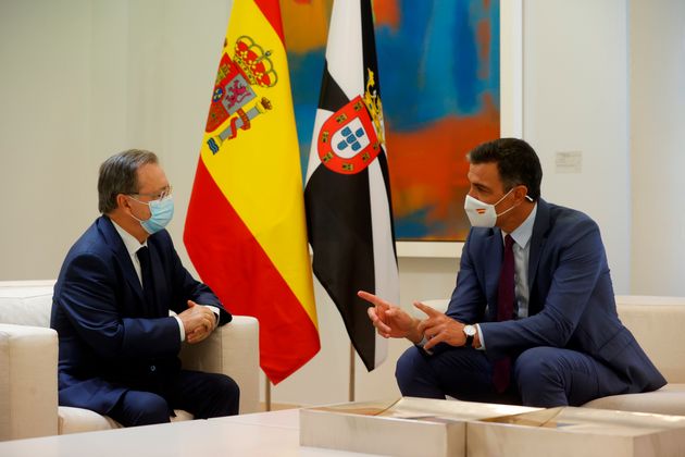 El presidente del Gobierno, Pedro Sánchez, durante la reunión que ha mantenido con el presidente de Ceuta,...