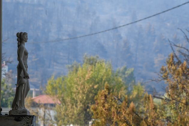 Στιγμιότυπο από την πυρκαγιά στα Βίλια. Δευτέρα 23 Αυγούστου 2021