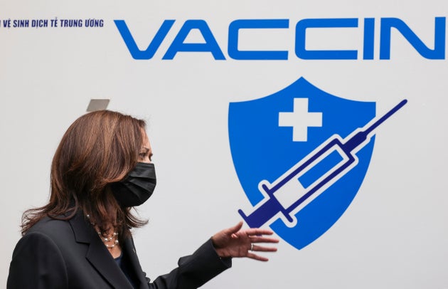 WSJ: Στους έξι μήνες μετά τον πλήρη εμβολιασμό θα χορηγείται η τρίτη δόση στις