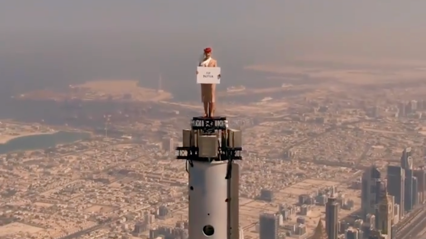 どうやって撮ってるの エミレーツ航空のcmに驚きの声 種明かし が公開 その仕掛けに反響 動画 ハフポスト World