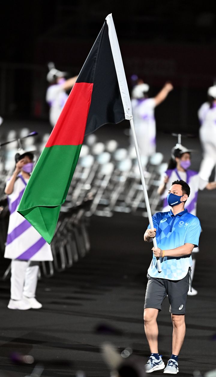 東京パラリンピック開会式で入場するアフガニスタン国旗（国立競技場）
