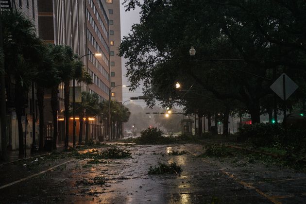 Des débris après le passage de l'ouragan Ida à La Nouvelle-Orléans, en Louisiane, dimanche 29 août 2021.