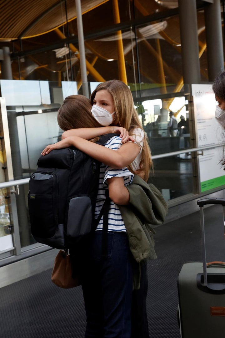 El abrazo de Leonor y Sofía