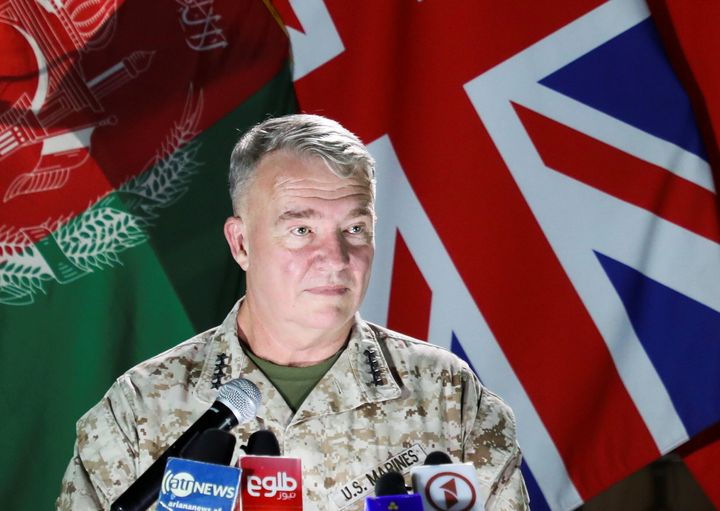 Ο στρατηγός των πεζοναυτών των ΗΠΑ, Kenneth McKenzie, διοικητής της Κεντρικής Διοίκησης των ΗΠΑ, μιλάει κατά τη διάρκεια συνέντευξης Τύπου, στην Καμπούλ, Αφγανιστάν, 25 Ιουλίου 2021.