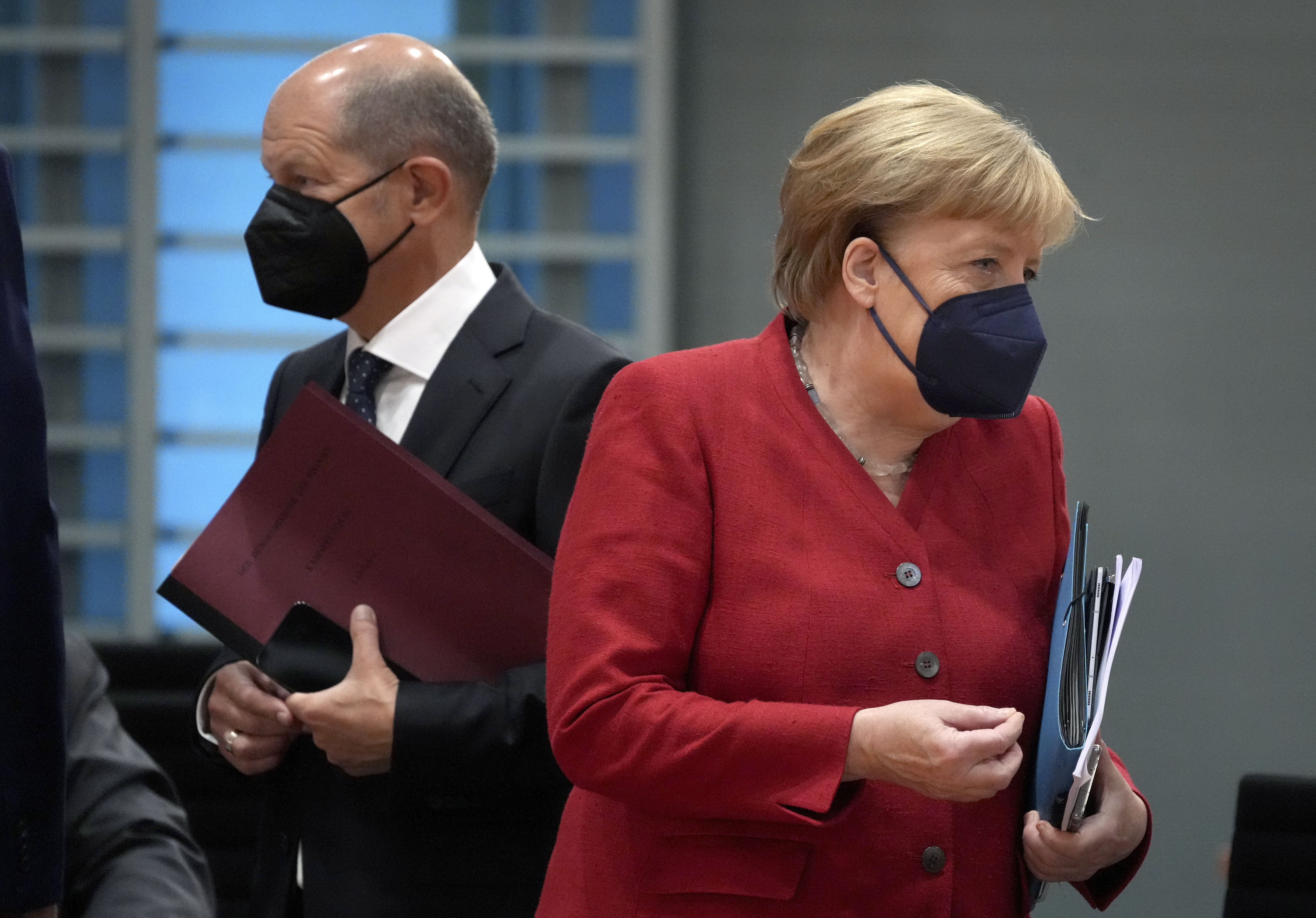 Entre elle et Olaf Scholz, Angela Merkel voit "une énorme différence"