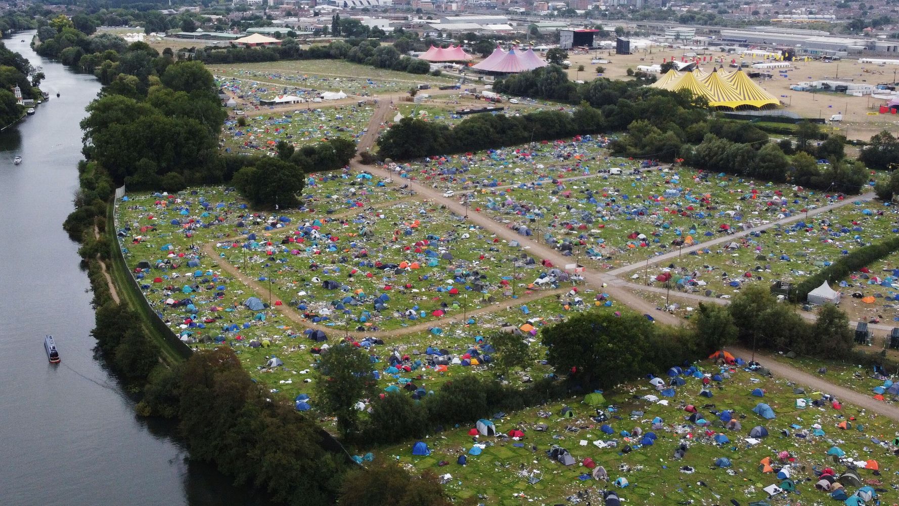 These Photos From Reading Show The Environmental Impact Of Festivals |  HuffPost UK Life