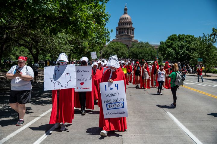Pro-choice protesters marching in Texas against the new abortion proposals back in March, dressed as characters from Atwood's 'Handmaid's Tale' 