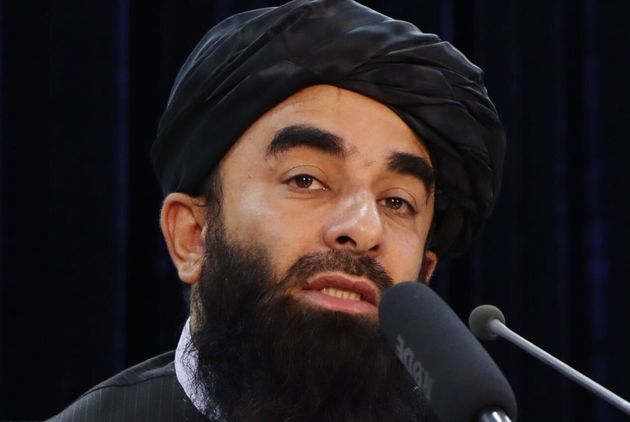 KABUL, AFGHANISTAN - 24 AOÛT : Le porte-parole taliban Zabihullah Mujahid tient une conférence de presse à Kaboul,...