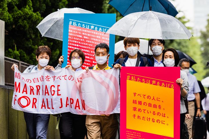 入廷する「結婚の自由をすべての人に」第二次東京訴訟の原告ら＝2021年9月2日撮影