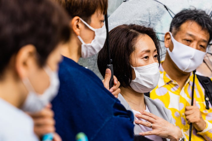 福田理恵さん(右から2番目)=2021年9月2日撮影