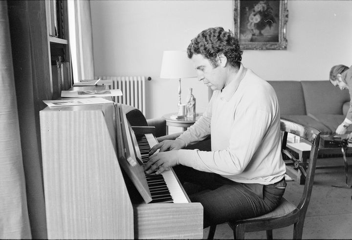 Ο Μίκης στο πιάνο, 1968