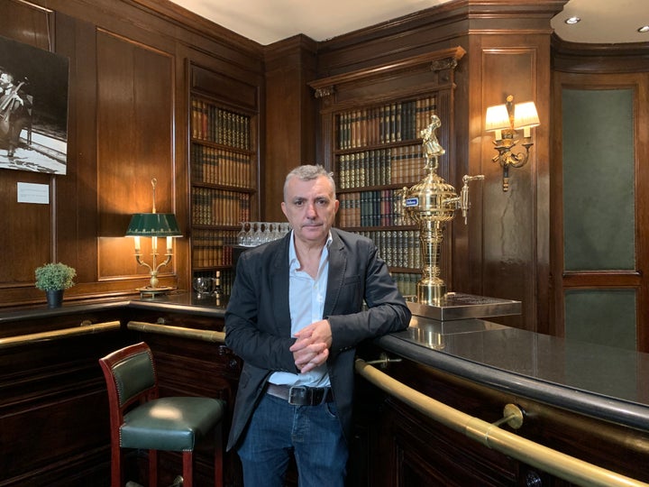 El escritor Manuel Vilas en el hotel Palace de Madrid.