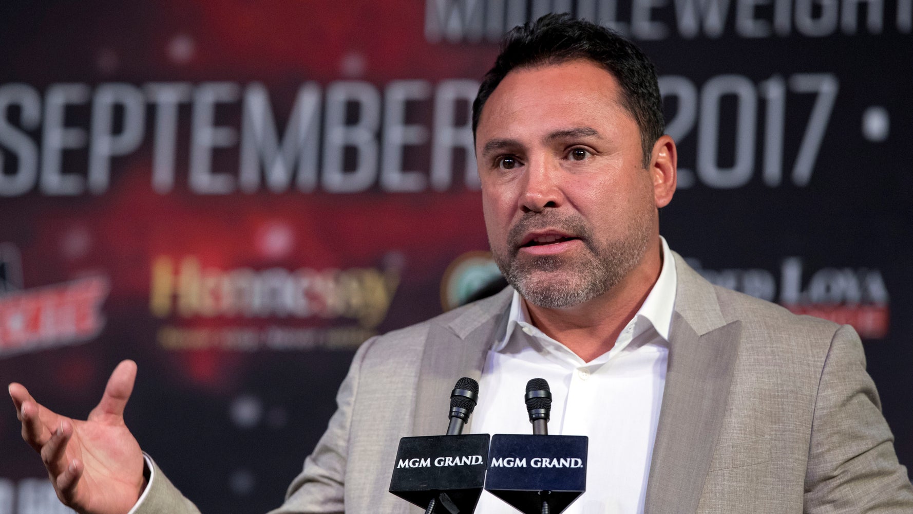 Boxer Oscar De La Hoya Tests Positive For COVID, Pulls Out Of Sept. 11 Fight