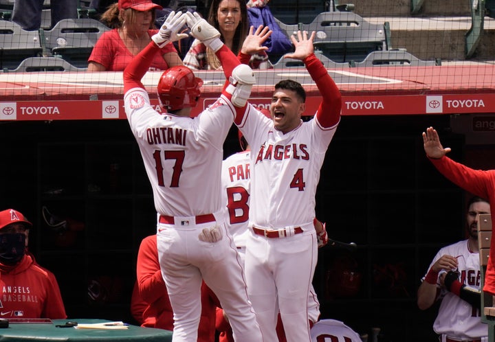 大谷翔平選手を真っ先に出迎える姿が印象的だった イグレシアス選手退団を悲しむ声広がる 画像集 ハフポスト News