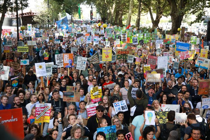 2019年9月20日、イギリスのロンドンで開催されたグローバル気候ストライキには数万人の若者たちが参加し、気候変動への対策や気候正義の実現を訴えた。