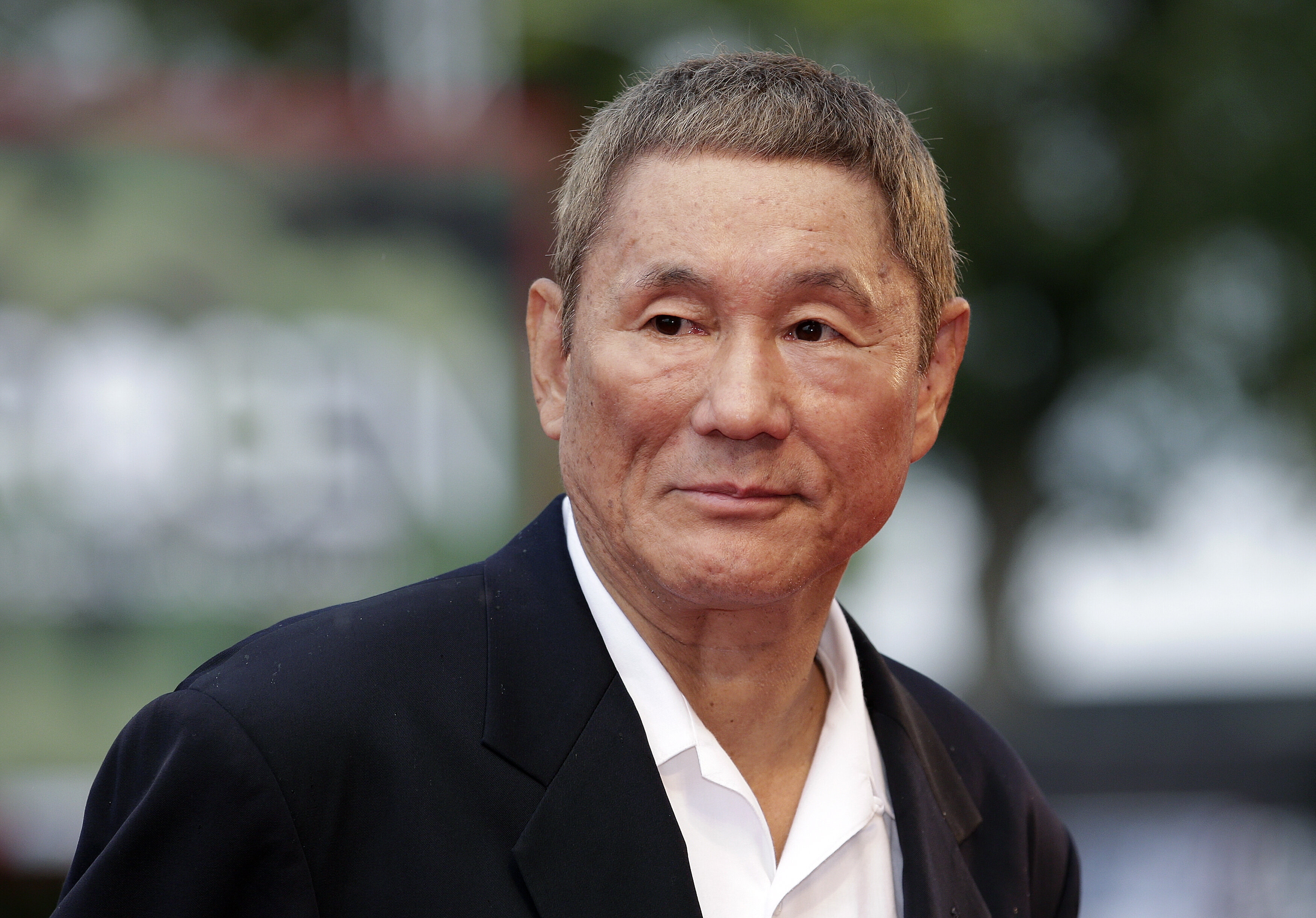 À Tokyo, le véhicule qui transportait Takeshi Kitano attaqué à coups de pioche