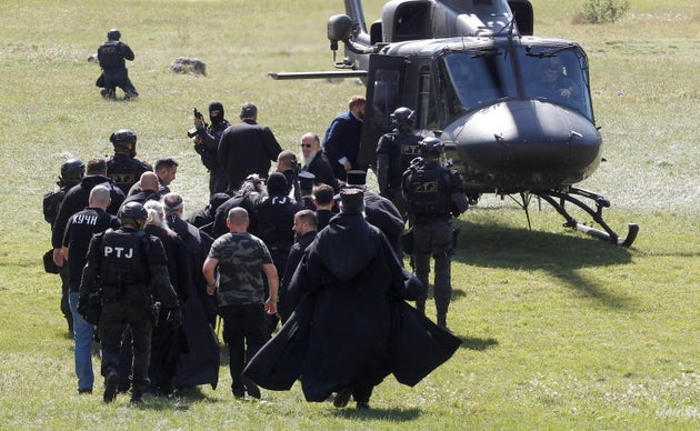 Οργή και βίαια επεισόδια στο Μαυροβούνιο για την ενθρόνιση του νέου