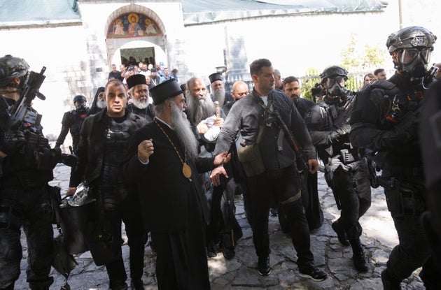 Οργή και βίαια επεισόδια στο Μαυροβούνιο για την ενθρόνιση του νέου