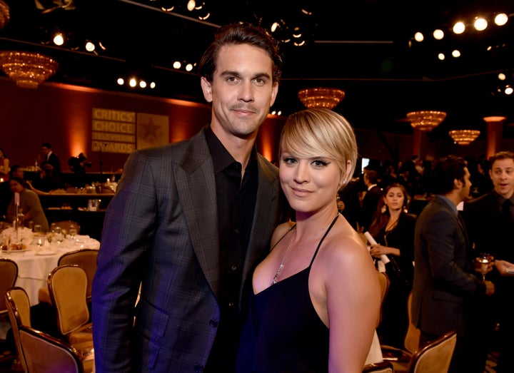 Kaley Cuoco y Ryan Sweeting en los premios Critics' Choice Television Awards en 2014.