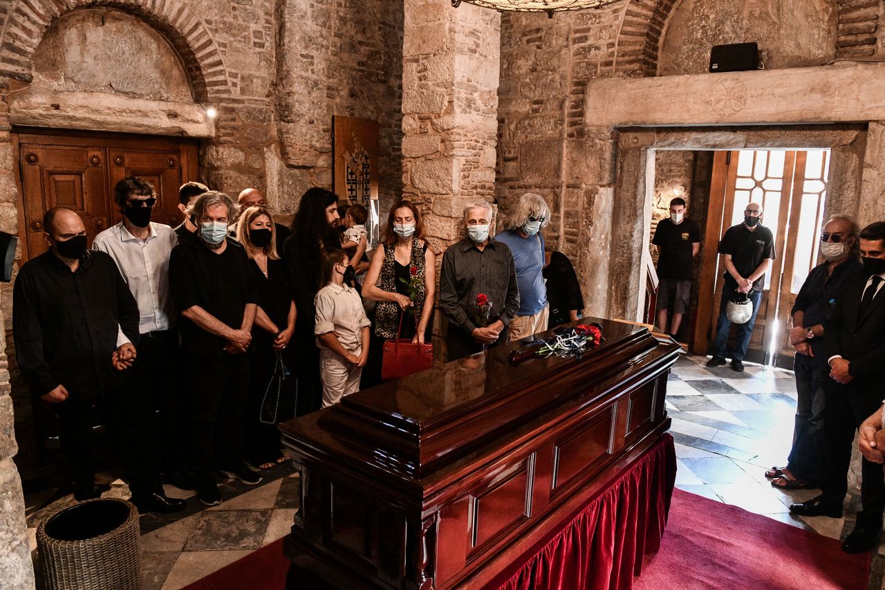 Η σορός του Μίκη Θεοδωράκη στο παρεκκλήσι της Μητρόπολης Αθηνών