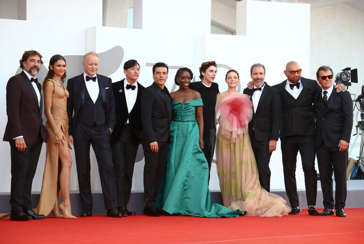 Οι πρωταγωνιστές και ο σκηνοθέτης της ταινίας στο κόκκινο χαλί του Φεστιβάλ Βενετίας. 