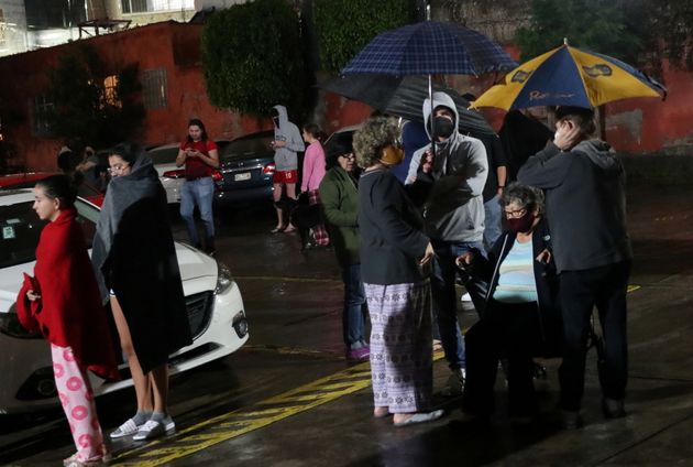 Σεισμός 7 Ρίχτερ στο Μεξικό - Στους δρόμους οι κάτοικοι όλη τη νύχτα και μέσα στη