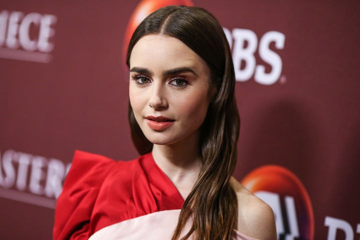 Lily Collins en el photocall de la serie 'Les Miserables'.
