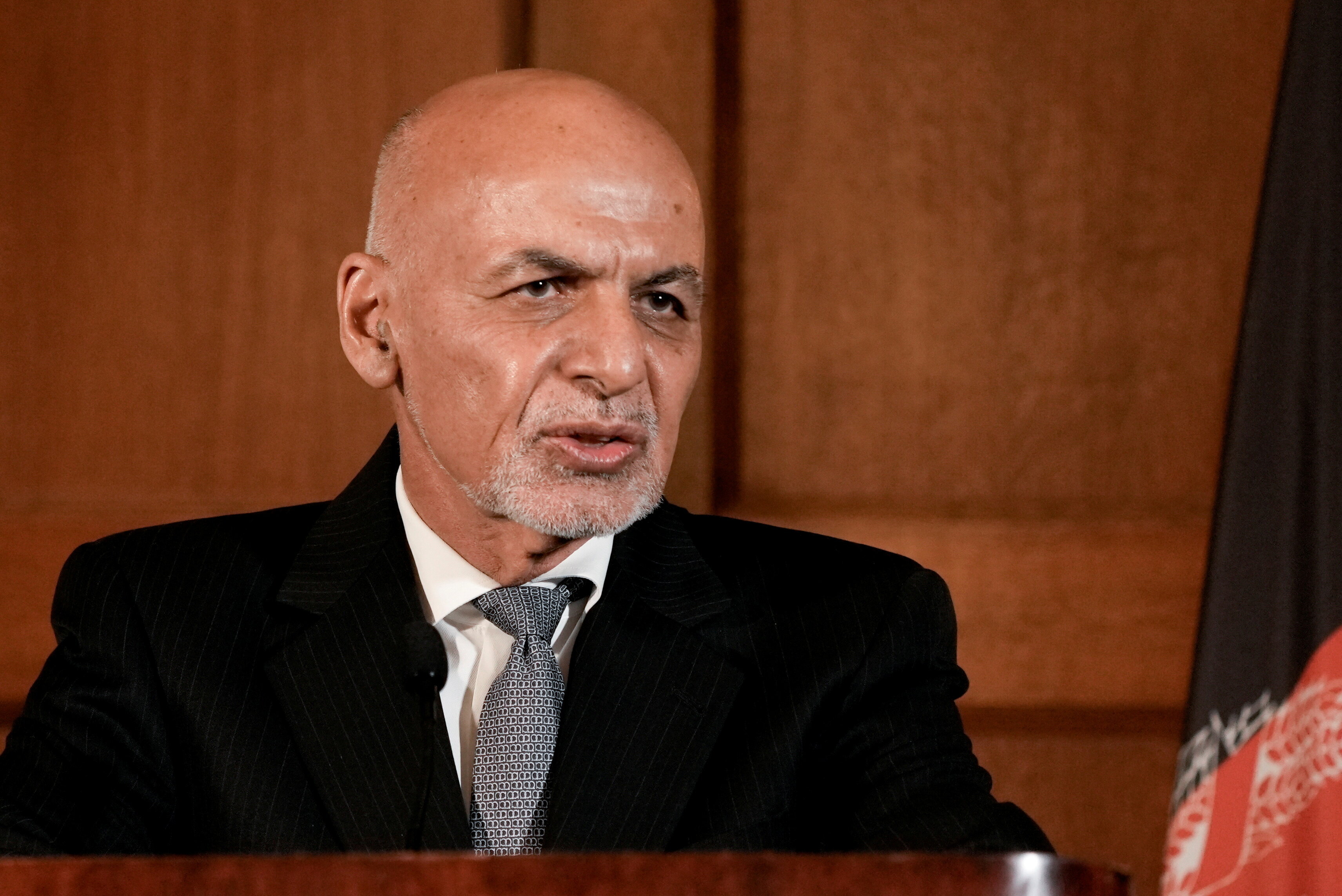 L'ex-président d'Afghanistan s'excuse après fui le pays face aux talibans