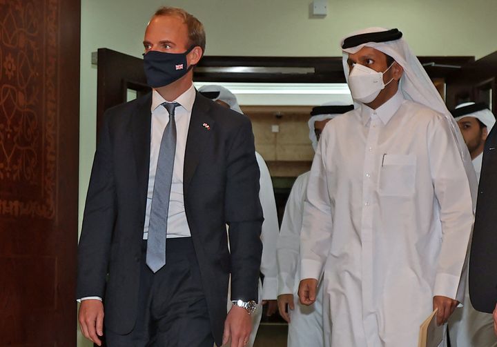 Ο Βρετανός υπουργός Εξωτερικών, Ντόμινικ Ράαμπ, κατά την διάρκεια της επίσκεψής του στο Κατάρ.