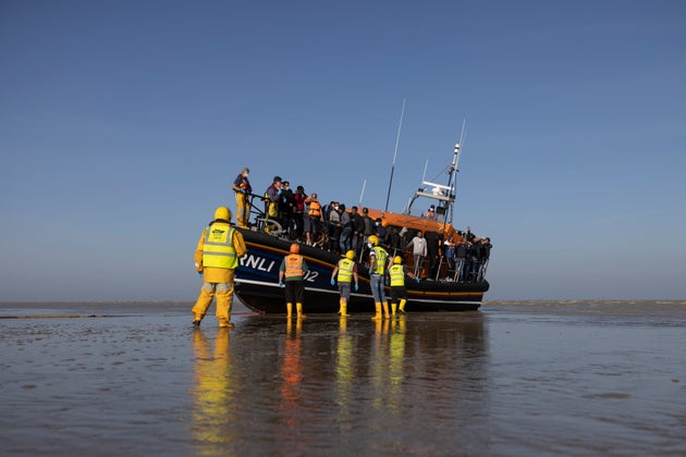 Migrants arriving into