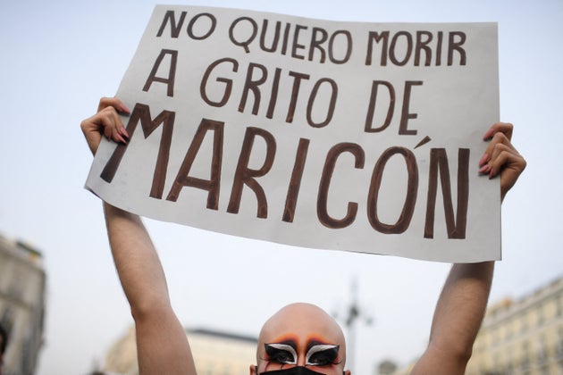 Que el árbol no nos impida ver el bosque": la LGTBIfobia que sí existe más allá de Malasaña | El HuffPost