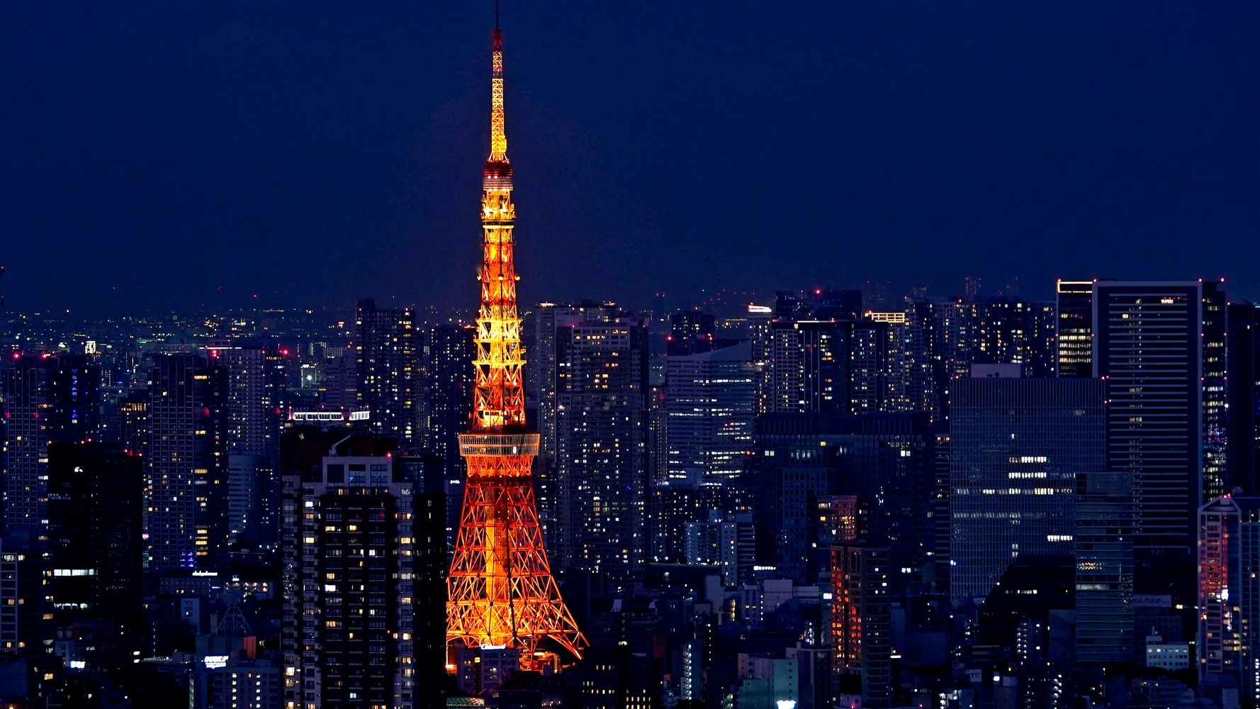 Smapデビュー30周年の日に 東京タワーが6色にライトアップ ファン お祝いしてくれてるみたい 動画 ハフポスト アートとカルチャー