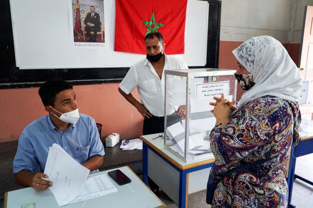 Alors que les Marocains étaient appelés aux urnes mercredi 8 septembre pour les législatives, le gouvernement islamiste au pouvoir depuis une décennie a subi un terrible revers face aux partis libéraux (photo prise à Casablanca).