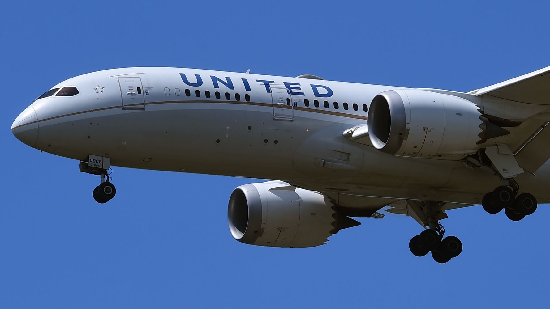 United Airlines Employees With COVID-19 Vaccine Exemptions To Be Placed On Leave