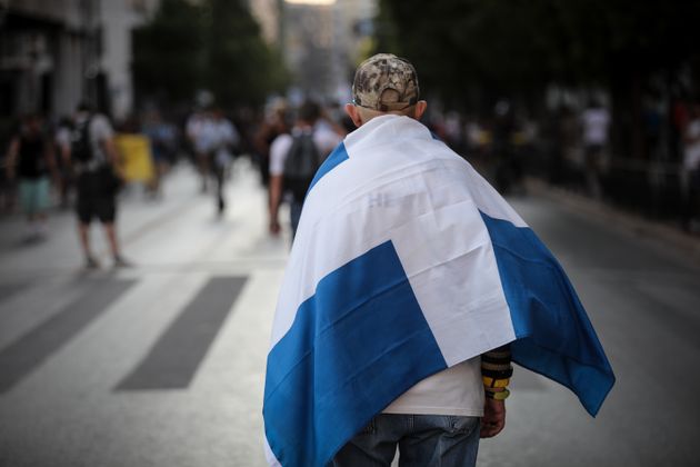 Ελληνες, ο τρίτος πιο οικονομικά πιεσμένος λαός