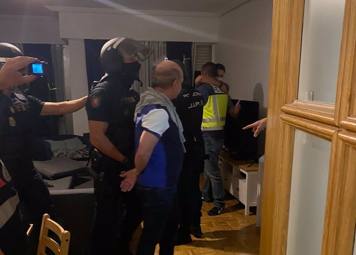 Momento de la detención de Hugo Carvajal, buscado por la Justicia para su extradición a EEUU.