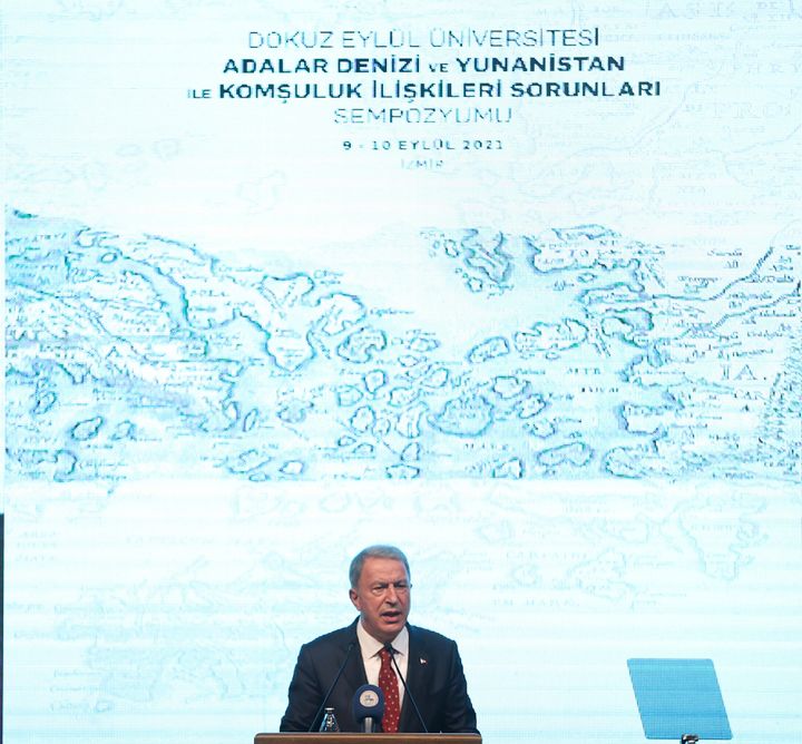 9 Σεπτεμβρίου 2021 Ο Χουλουσί Ακάρ κατά τη διάρκεια της εκδήλωσης στην Σμύρνη με τίτλο: «"Sea of Islands and Neighborhood Problems with Greece"