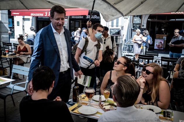 Le député du parti écologiste Les Verts (EELV) Yannick Jadot, candidat à la primaire écologiste, dans le centre-ville de Lyon, le 7 septembre 2021, pour son programme électoral pour la présidentielle.