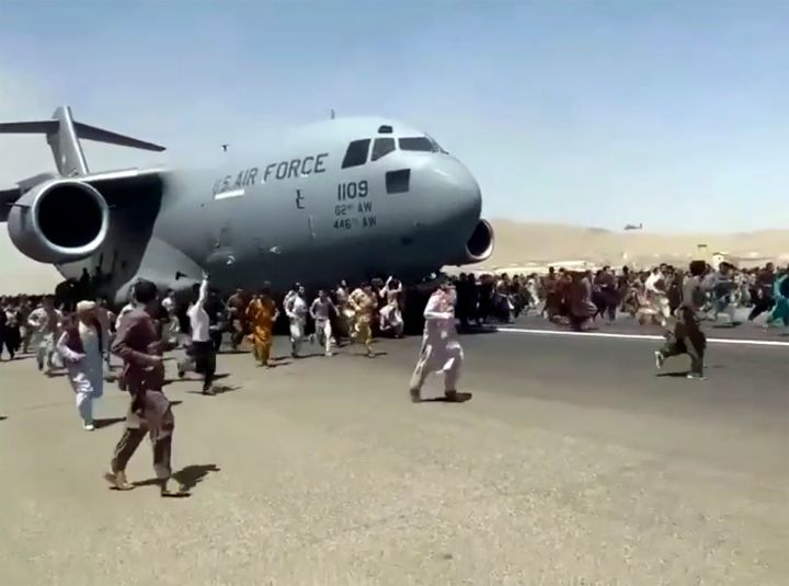 16 Αυγούστου 2021 Αφγανοί προσπαθούν να φύγουν από τη χώρα