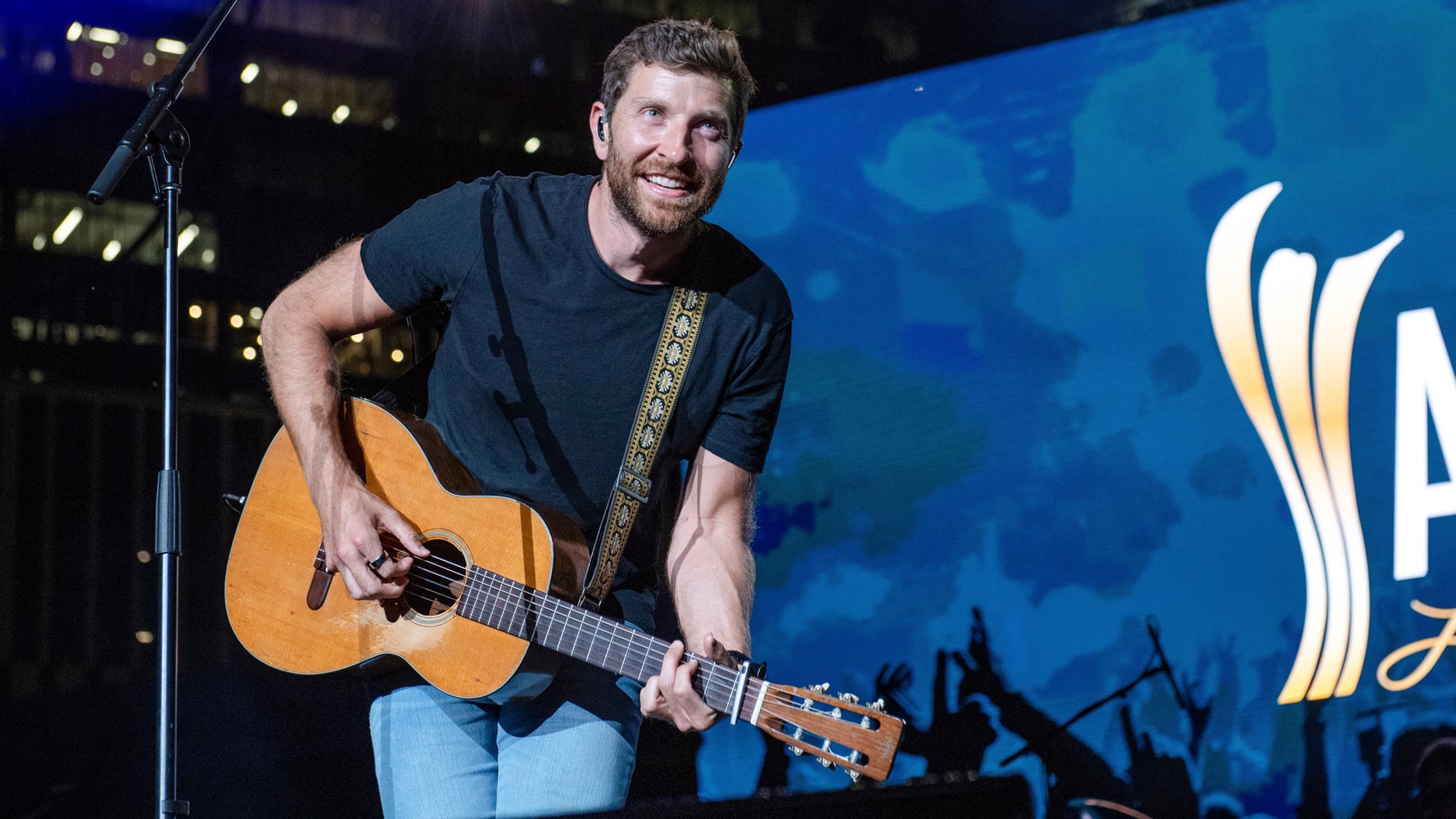 Country Singer Brett Eldredge Encounters Bear In Garage