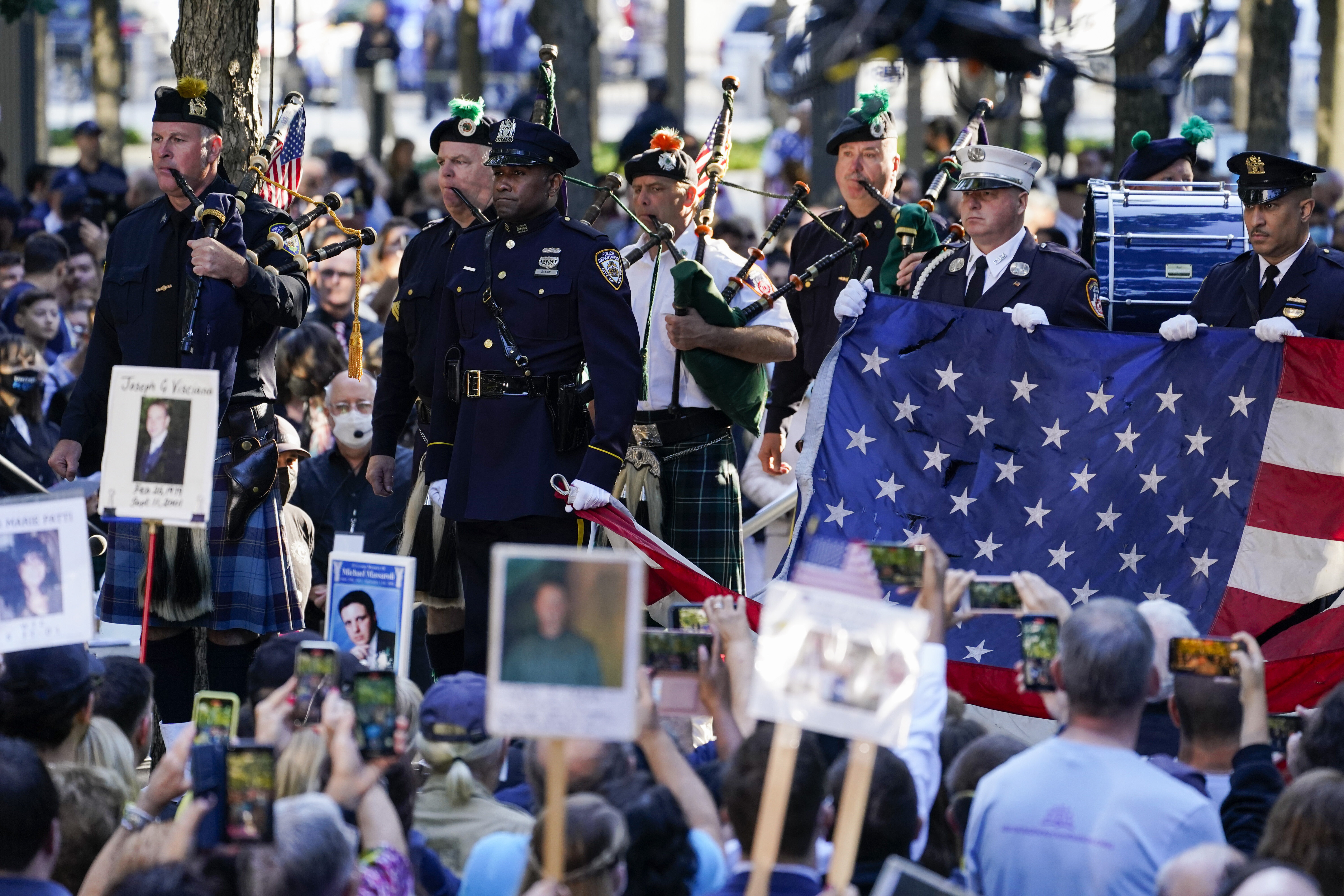 11-septembre 2001: les images émouvantes du recueillement à New York, 20 ans après l'attentat