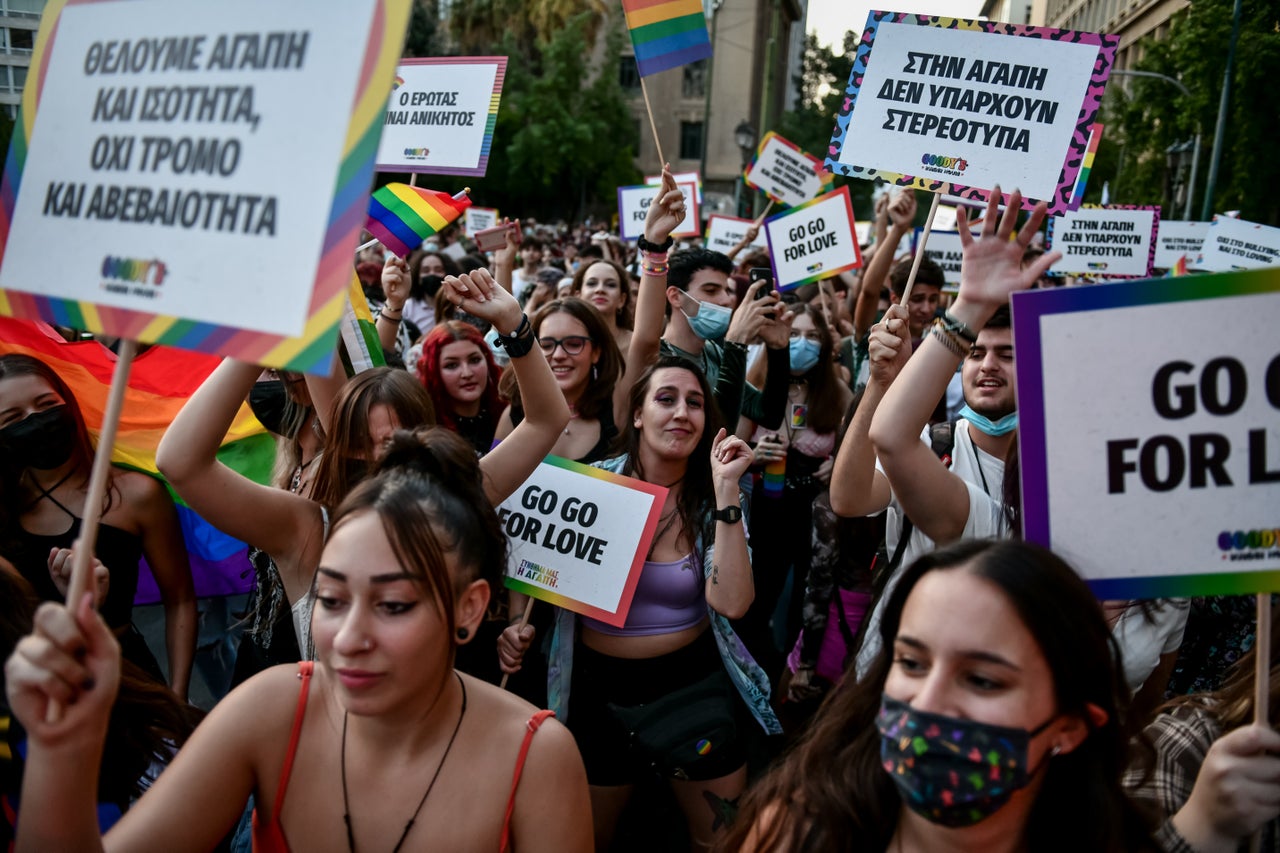 Στιγμιότυπο από την πορεία Athens Pride 2021 - πορεία περηφάνειας της ΛΟΑΤΚΙ ΚΑΙ LGBTQI+ κοινότητας. Γιορτή διεκδίκησης και μνήμης, με συνθήκες πανδημίας φέτος, αλλά με χαρακτήρα διαμαρτυρίας ενάντια σε μια ομοφοβική, τρανσφοβική και ρατσιστική κοινωνία, ενάντια την αστυνομική βία, την πατριαρχία, την ανισότητα, την απομόνωση και την κακοποίηση, Σάββατο 11 Σεπτεμβρίου 2021 (ΤΑΤΙΑΝΑ ΜΠΟΛΑΡΗ/ EUROKINISSI)