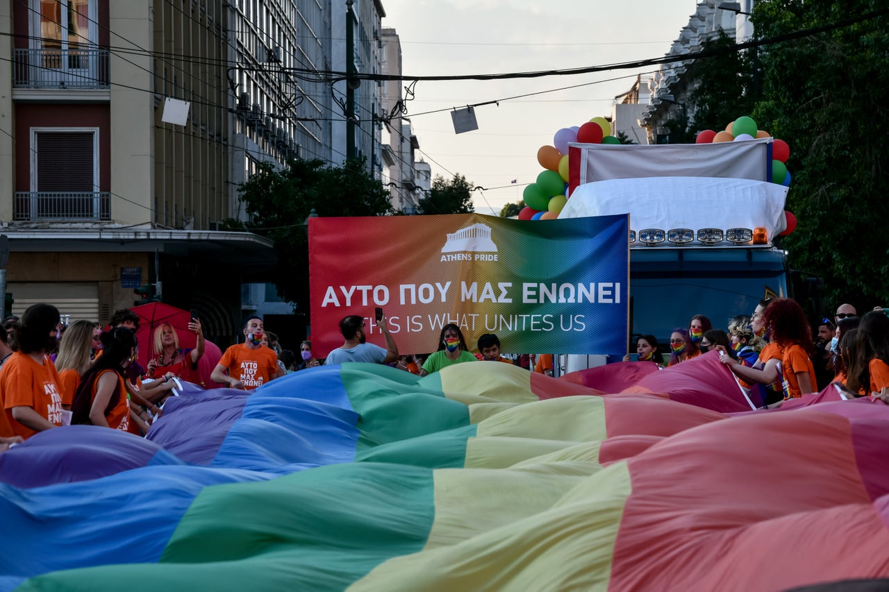 Στιγμιότυπο από την πορεία Athens Pride 2021 - πορεία περηφάνειας της ΛΟΑΤΚΙ ΚΑΙ LGBTQI+ κοινότητας. Γιορτή διεκδίκησης και μνήμης, με συνθήκες πανδημίας φέτος, αλλά με χαρακτήρα διαμαρτυρίας ενάντια σε μια ομοφοβική, τρανσφοβική και ρατσιστική κοινωνία, ενάντια την αστυνομική βία, την πατριαρχία, την ανισότητα, την απομόνωση και την κακοποίηση, Σάββατο 11 Σεπτεμβρίου 2021 (ΤΑΤΙΑΝΑ ΜΠΟΛΑΡΗ/ EUROKINISSI)